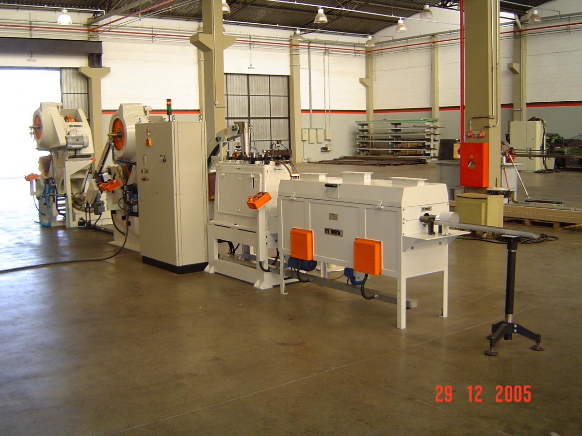 Linha para a Fabricação de Tampas Base para a Conversão em Tampas Peel-Off