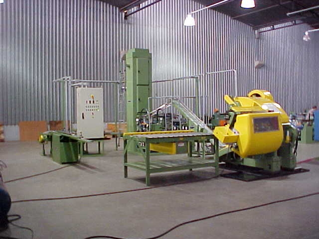 Linha para a Fabricação de Tampas Base para a Conversão em Tampas Sealed Safe (Peel-off)